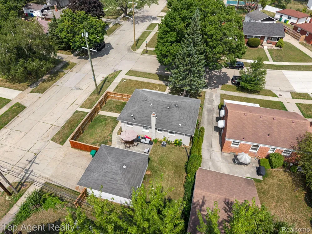 24610 Adlai Avenue Eastpointe City, MI 48021