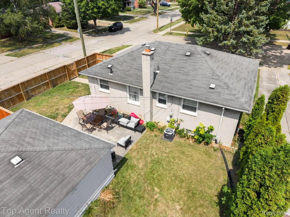 24610 Adlai Avenue Eastpointe City, MI 48021