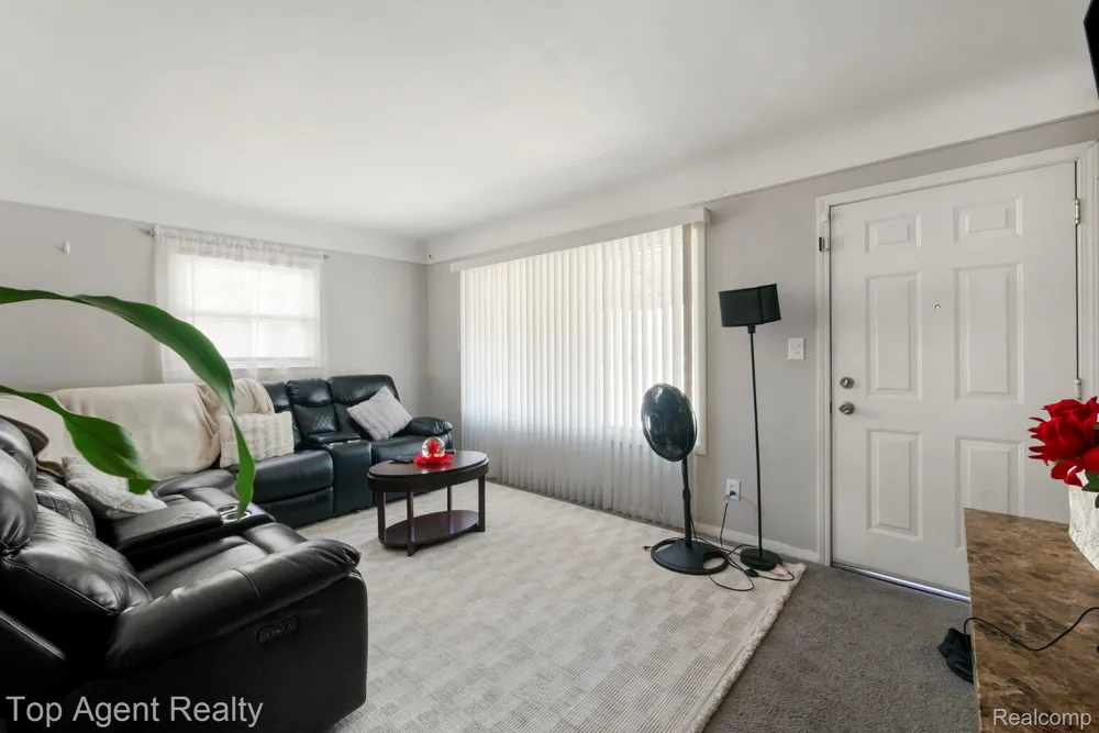24610 Adlai Avenue Eastpointe City, MI 48021