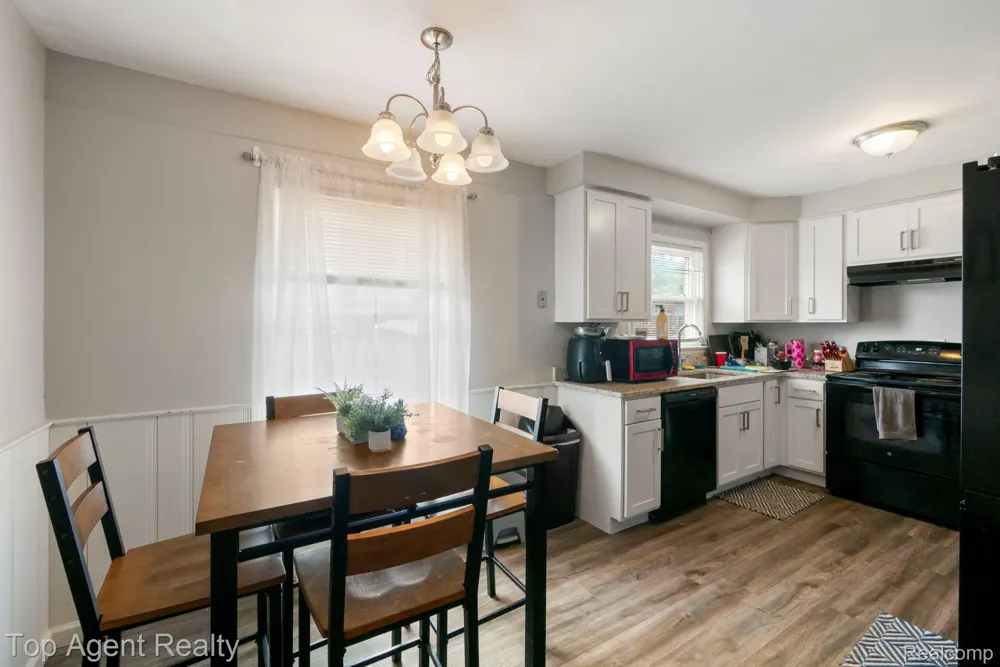 24610 Adlai Avenue Eastpointe City, MI 48021