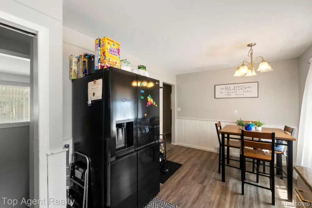 24610 Adlai Avenue Eastpointe City, MI 48021