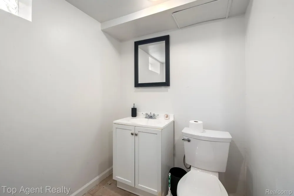 24610 Adlai Avenue Eastpointe City, MI 48021