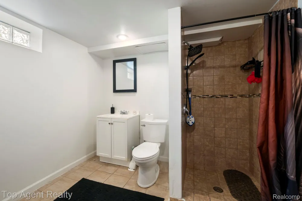 24610 Adlai Avenue Eastpointe City, MI 48021
