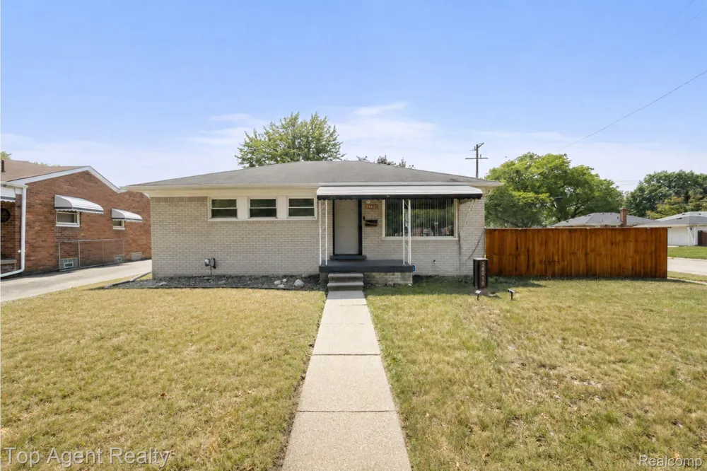 24610 Adlai Avenue Eastpointe City, MI 48021