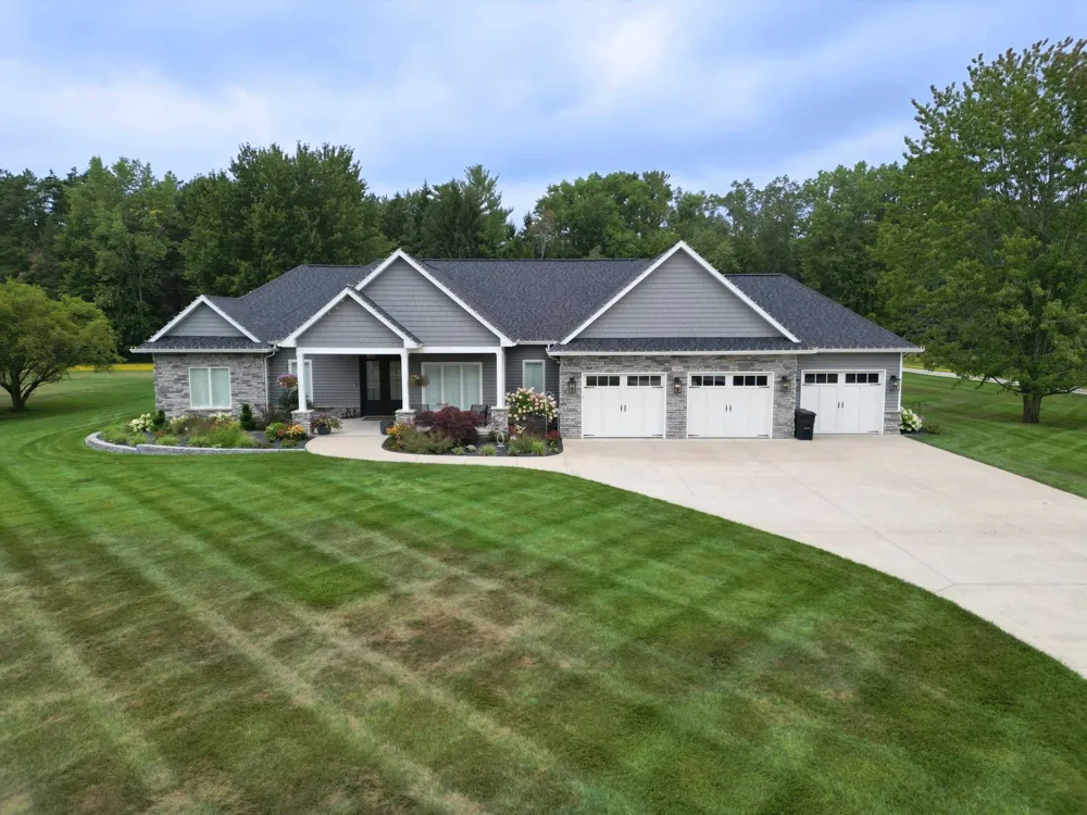 1860 S Beyer Road Blumfield Township, MI 48601