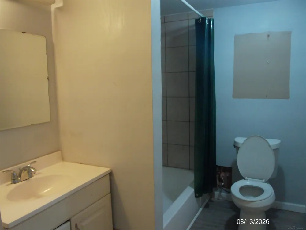 27734 Oneil Street Roseville City, MI 48066