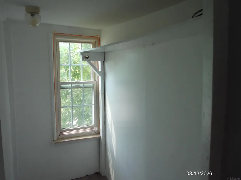 27734 Oneil Street Roseville City, MI 48066