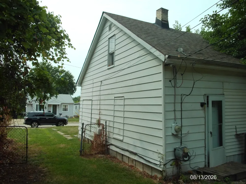 27734 Oneil Street Roseville City, MI 48066