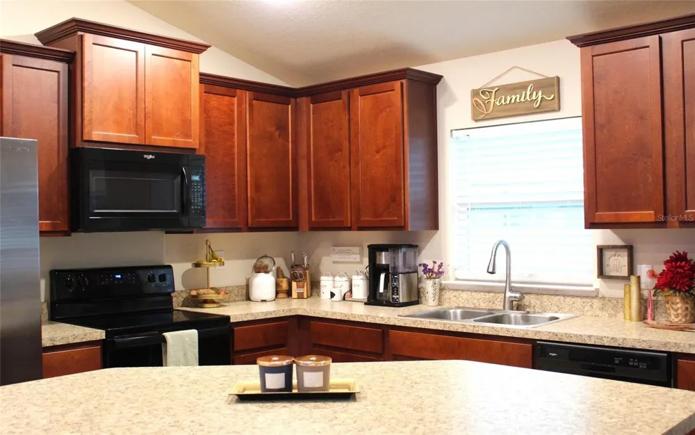 826 LANDMARK HILLS DRIVE Haines City, FL 33844