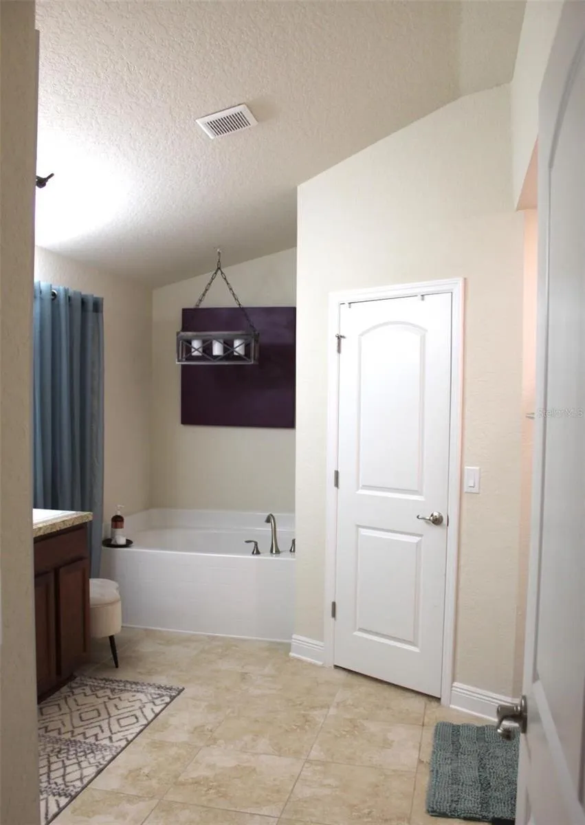 826 LANDMARK HILLS DRIVE Haines City, FL 33844