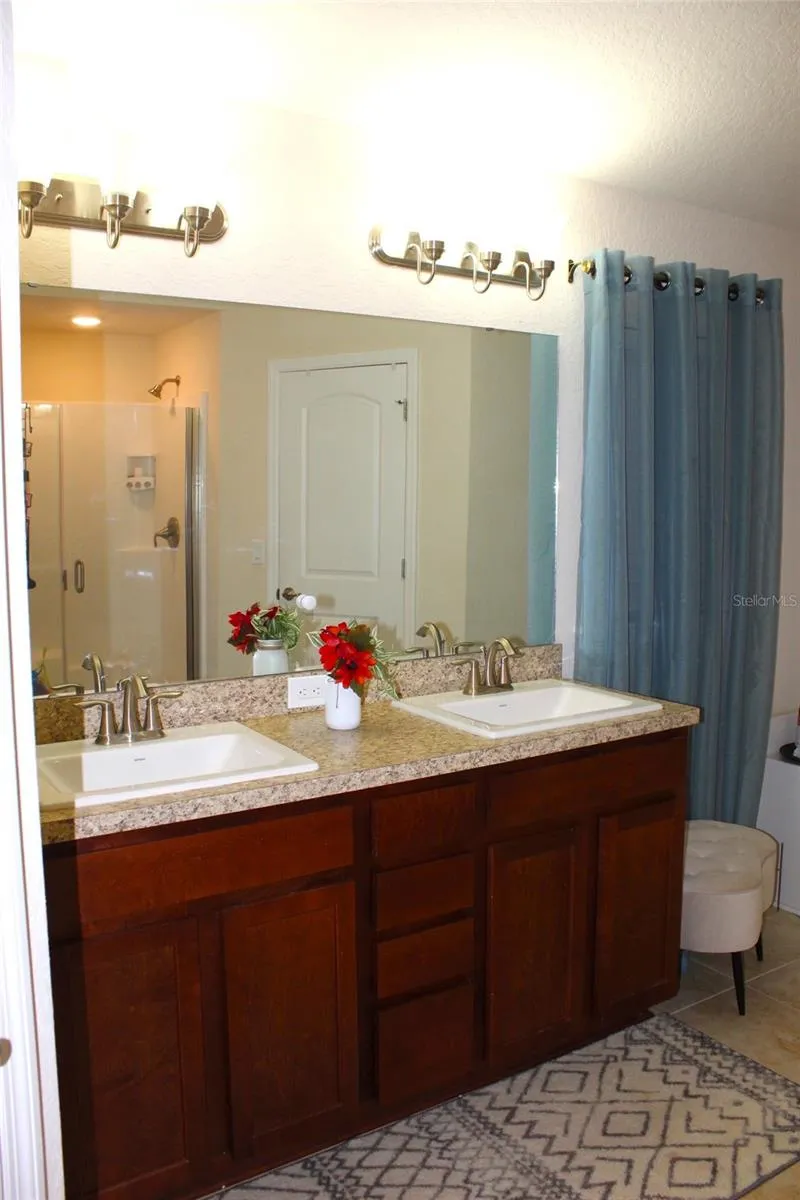 826 LANDMARK HILLS DRIVE Haines City, FL 33844