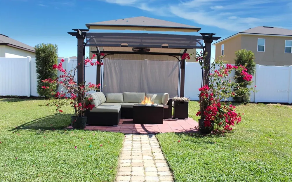 826 LANDMARK HILLS DRIVE Haines City, FL 33844