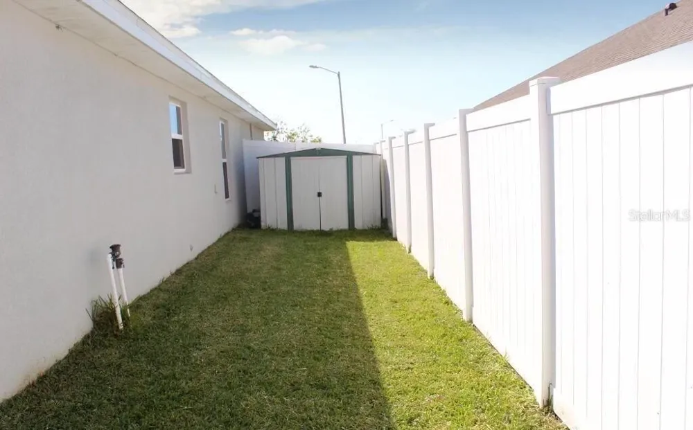 826 LANDMARK HILLS DRIVE Haines City, FL 33844