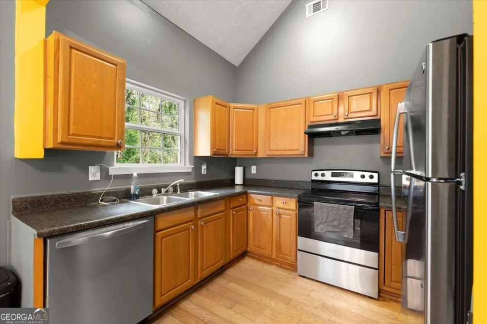 2119 Mulberry ST East Point, GA 30344