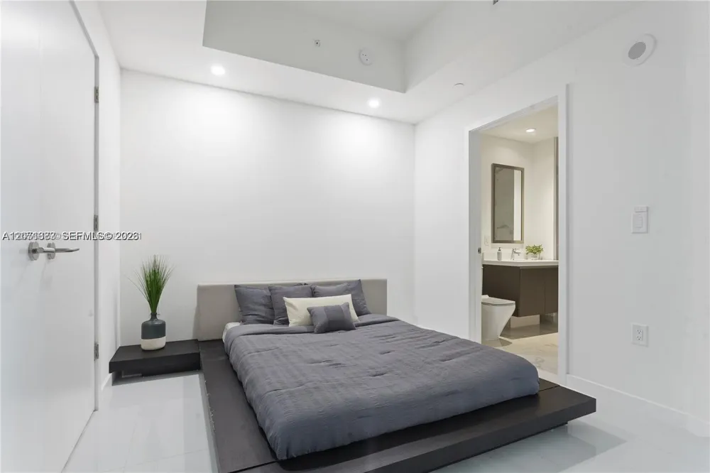 851 NE 1st Ave #4106 Miami, FL 33132