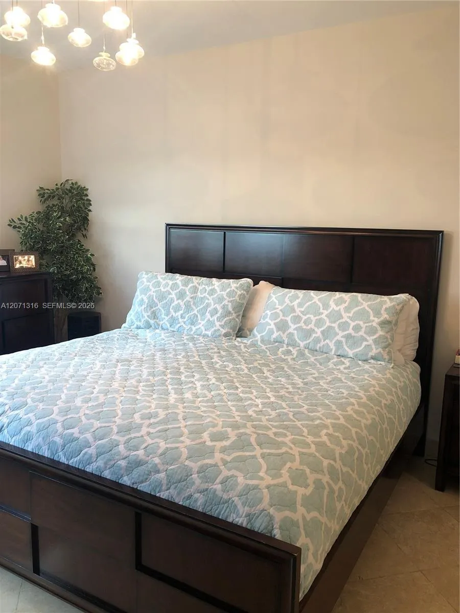 801 Brickell Key Blvd #701 Miami, FL 33131