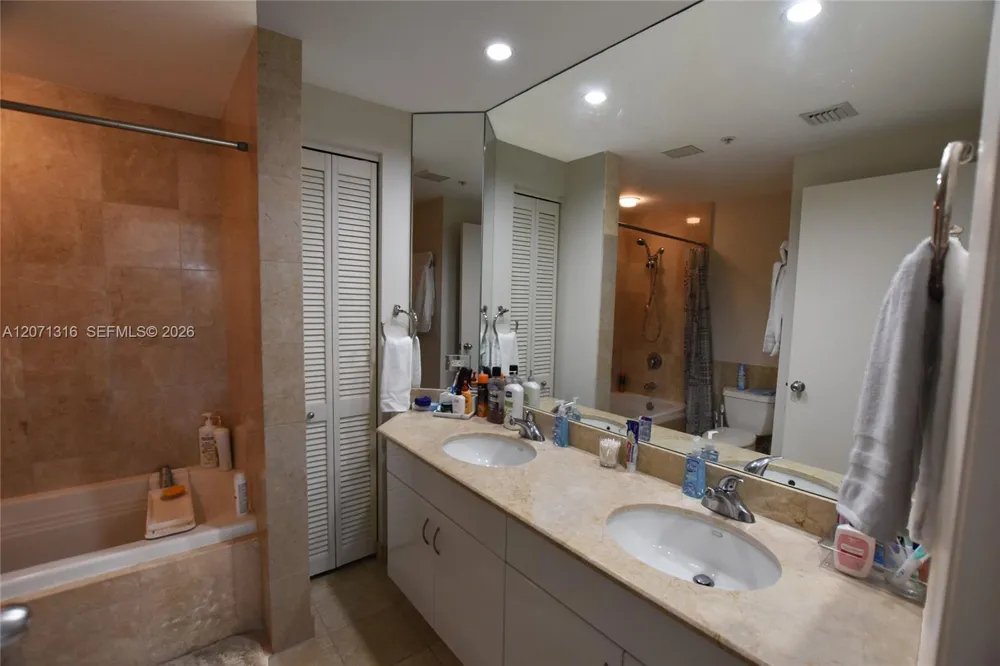 801 Brickell Key Blvd #701 Miami, FL 33131