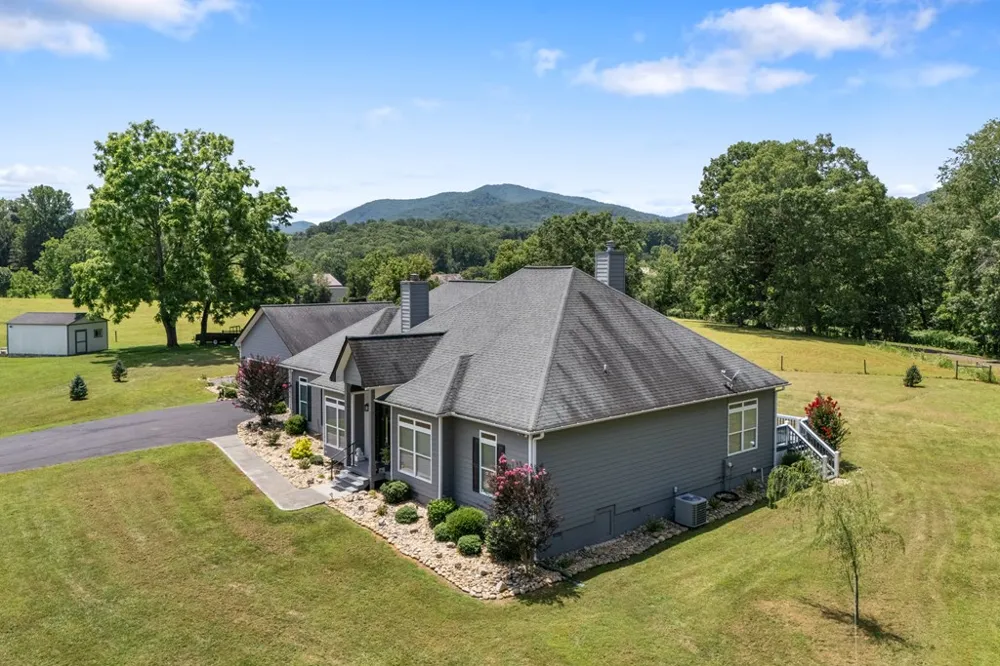 1502 Smithfield Lane Young Harris, GA 30582