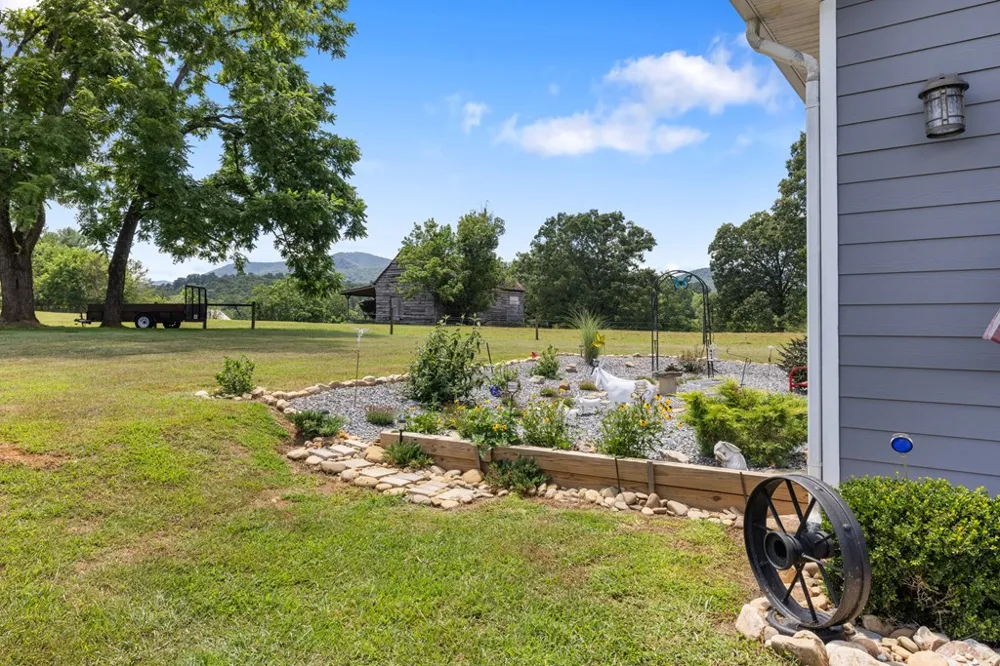 1502 Smithfield Lane Young Harris, GA 30582