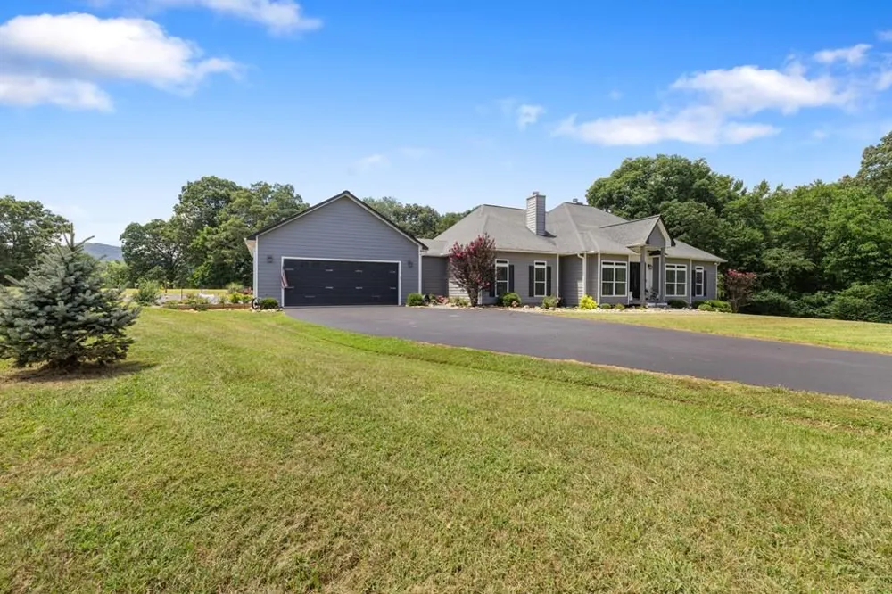 1502 Smithfield Lane Young Harris, GA 30582
