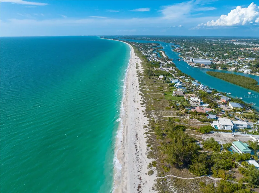 17048 CORAL KEY DRIVE Nokomis, FL 34275