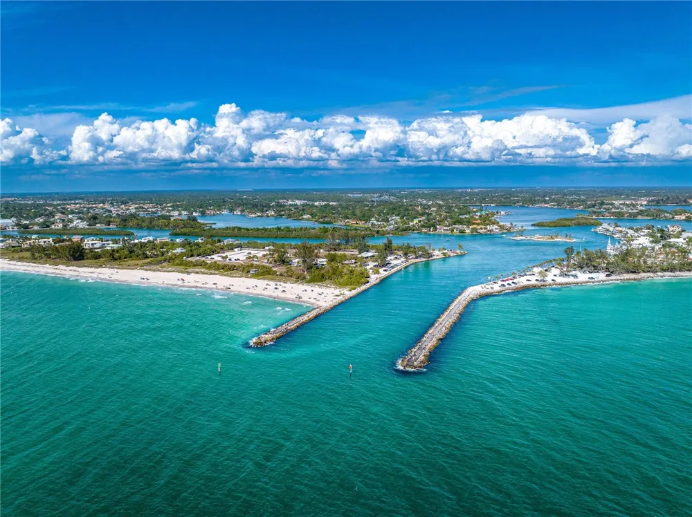 17048 CORAL KEY DRIVE Nokomis, FL 34275