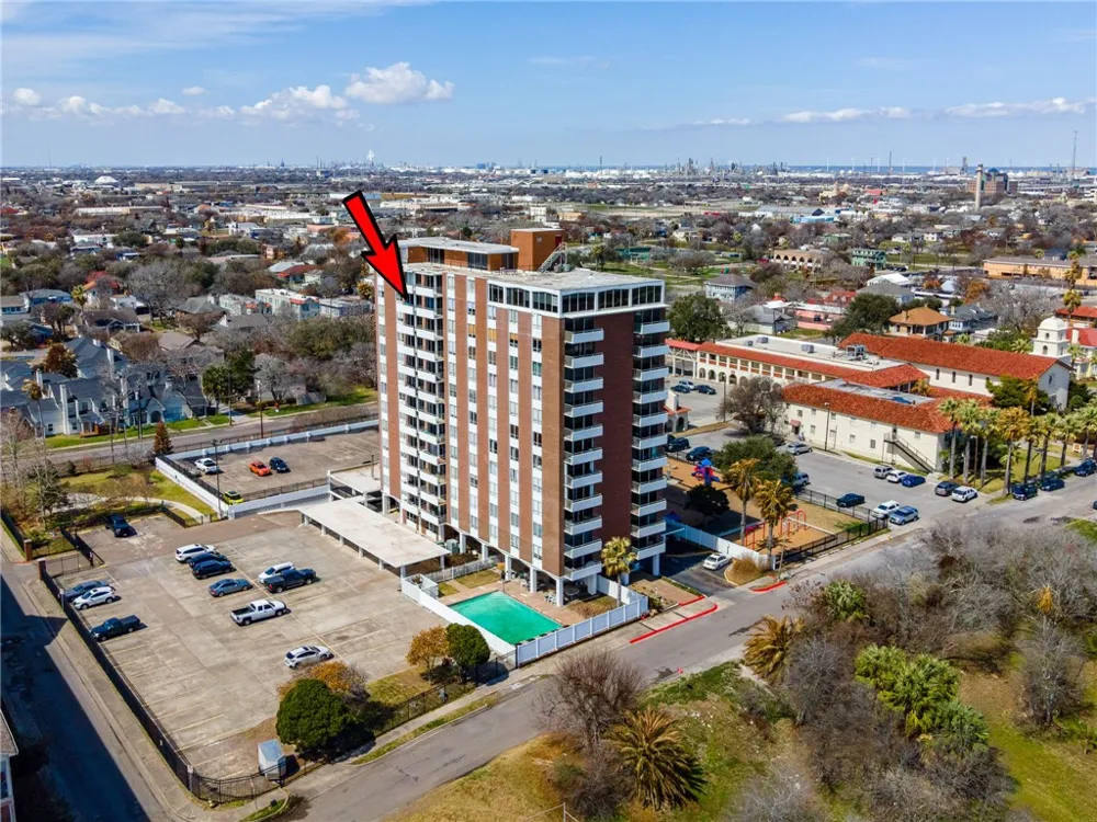 715 S Upper Broadway Street #1203 Corpus Christi, TX 78401