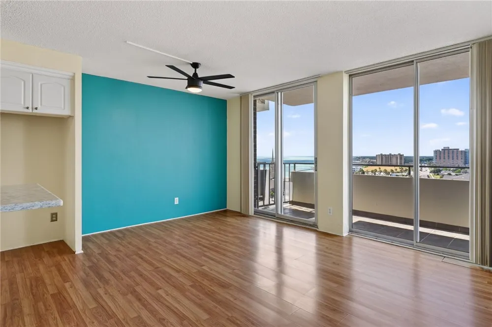 715 S Upper Broadway Street #1203 Corpus Christi, TX 78401