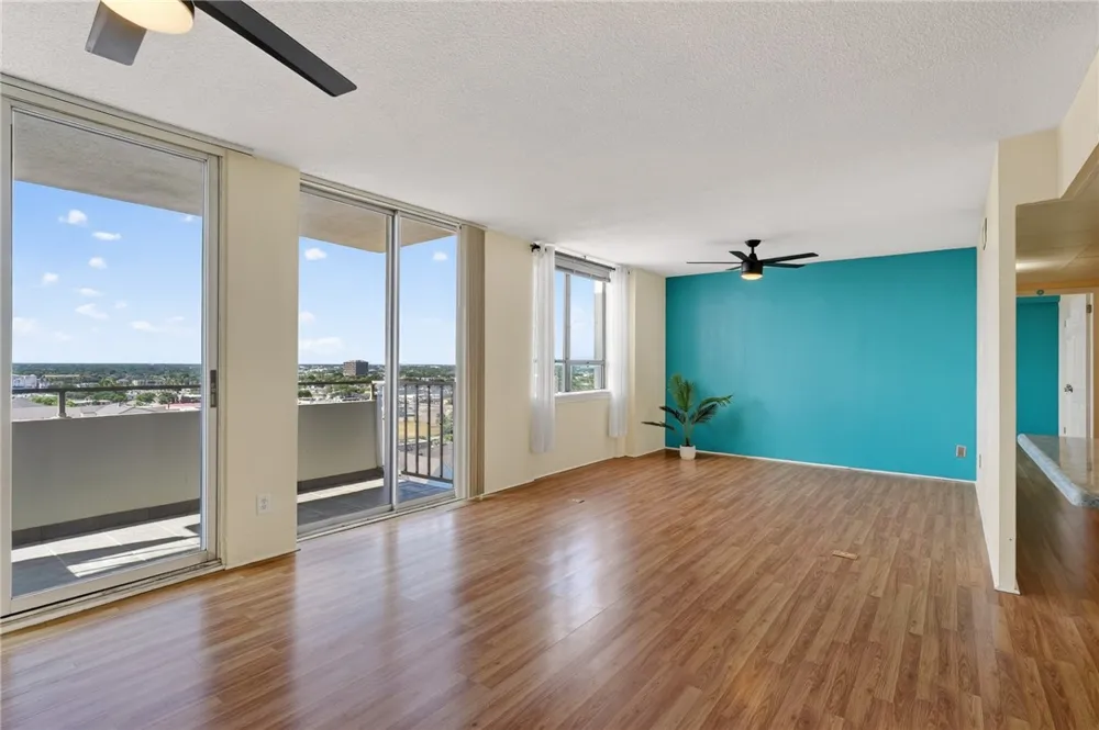 715 S Upper Broadway Street #1203 Corpus Christi, TX 78401