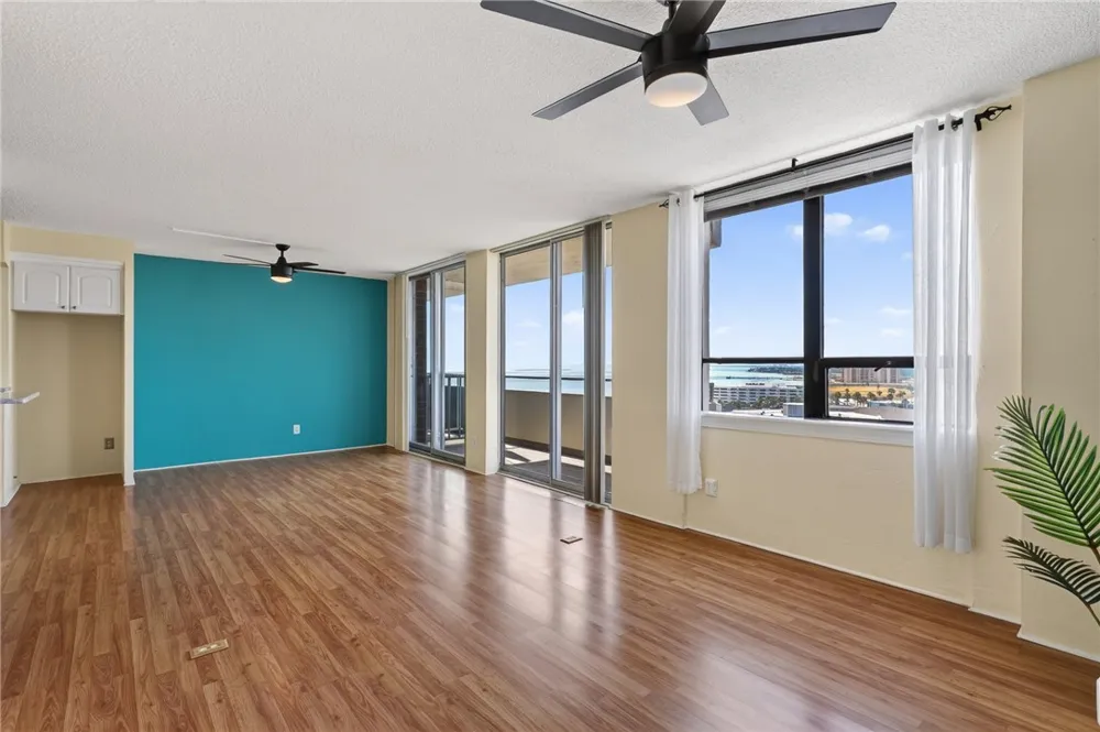 715 S Upper Broadway Street #1203 Corpus Christi, TX 78401