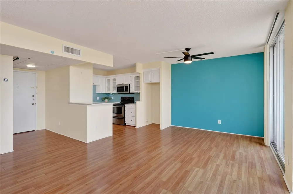 715 S Upper Broadway Street #1203 Corpus Christi, TX 78401