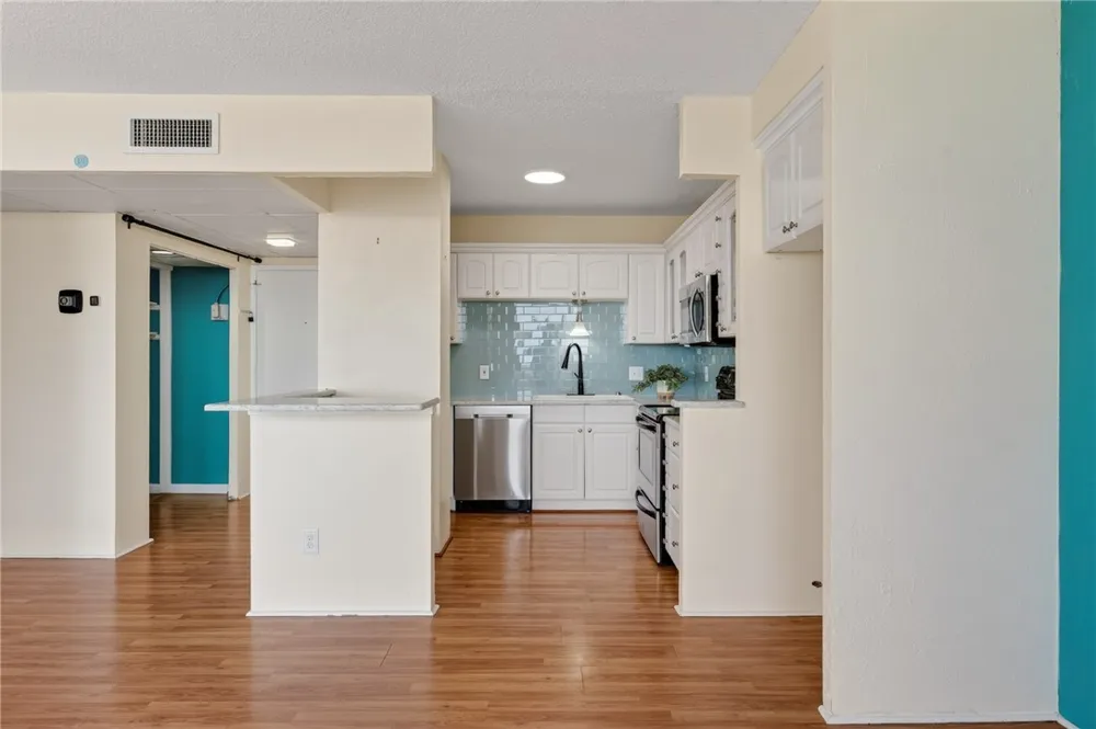 715 S Upper Broadway Street #1203 Corpus Christi, TX 78401