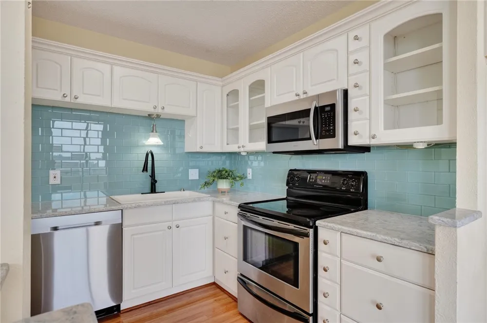 715 S Upper Broadway Street #1203 Corpus Christi, TX 78401