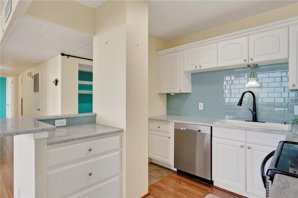 715 S Upper Broadway Street #1203 Corpus Christi, TX 78401
