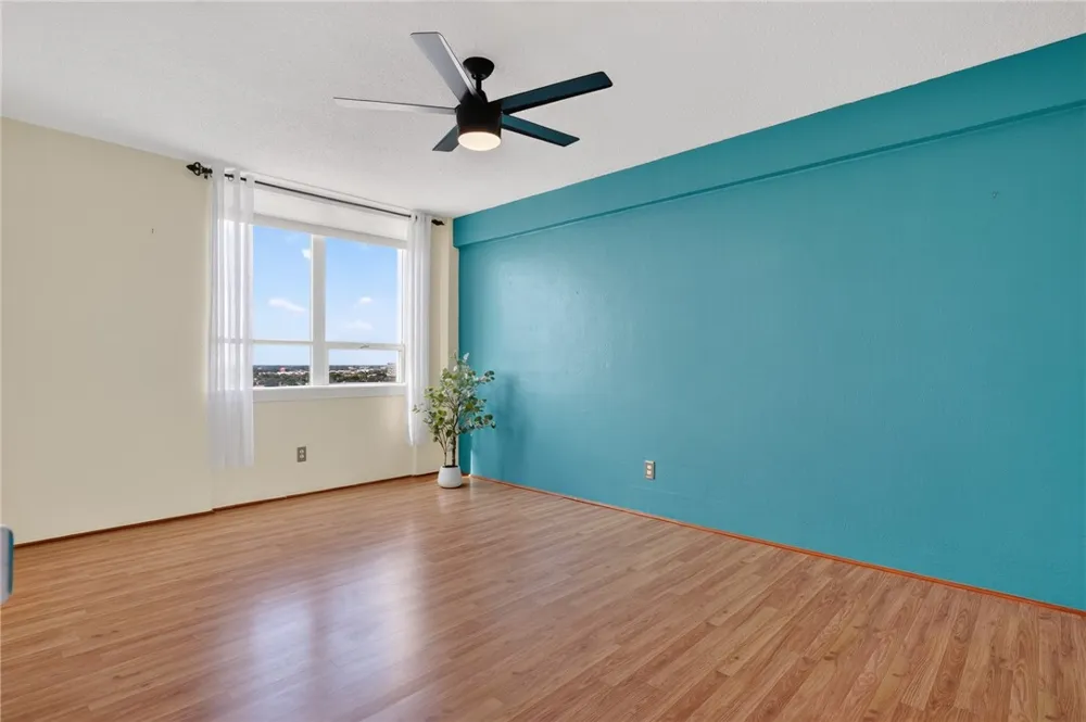 715 S Upper Broadway Street #1203 Corpus Christi, TX 78401