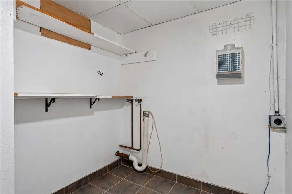 715 S Upper Broadway Street #1203 Corpus Christi, TX 78401