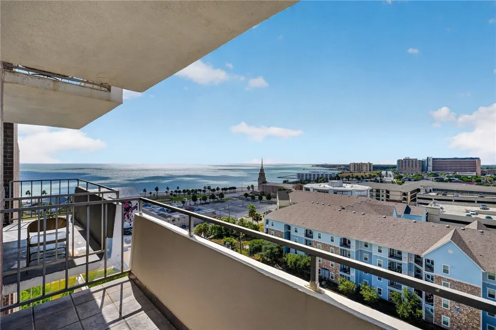 715 S Upper Broadway Street #1203 Corpus Christi, TX 78401
