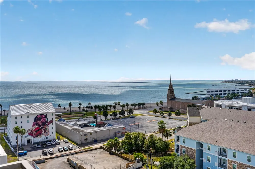 715 S Upper Broadway Street #1203 Corpus Christi, TX 78401