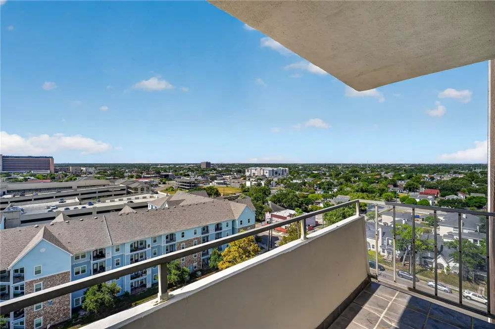 715 S Upper Broadway Street #1203 Corpus Christi, TX 78401