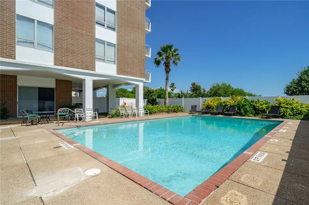 715 S Upper Broadway Street #1203 Corpus Christi, TX 78401