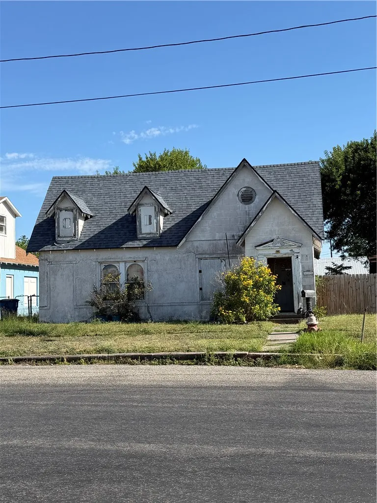 525 W George Sinton, TX 78387