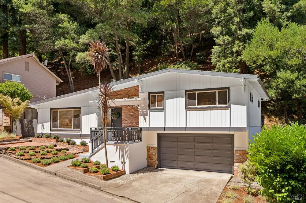 22 Chevy Chase Court Larkspur, CA 94939