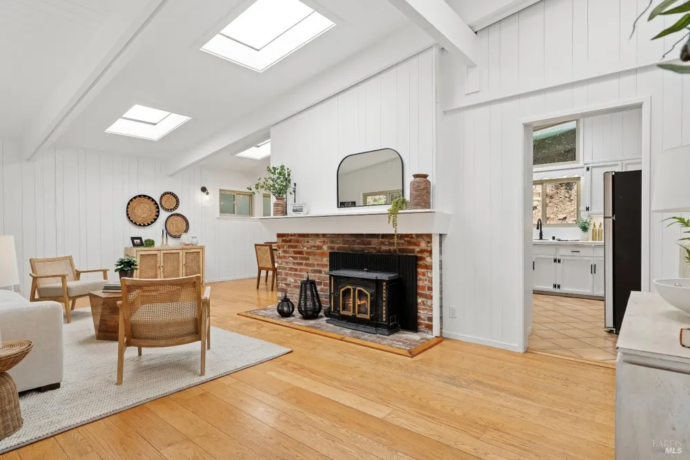 22 Chevy Chase Court Larkspur, CA 94939