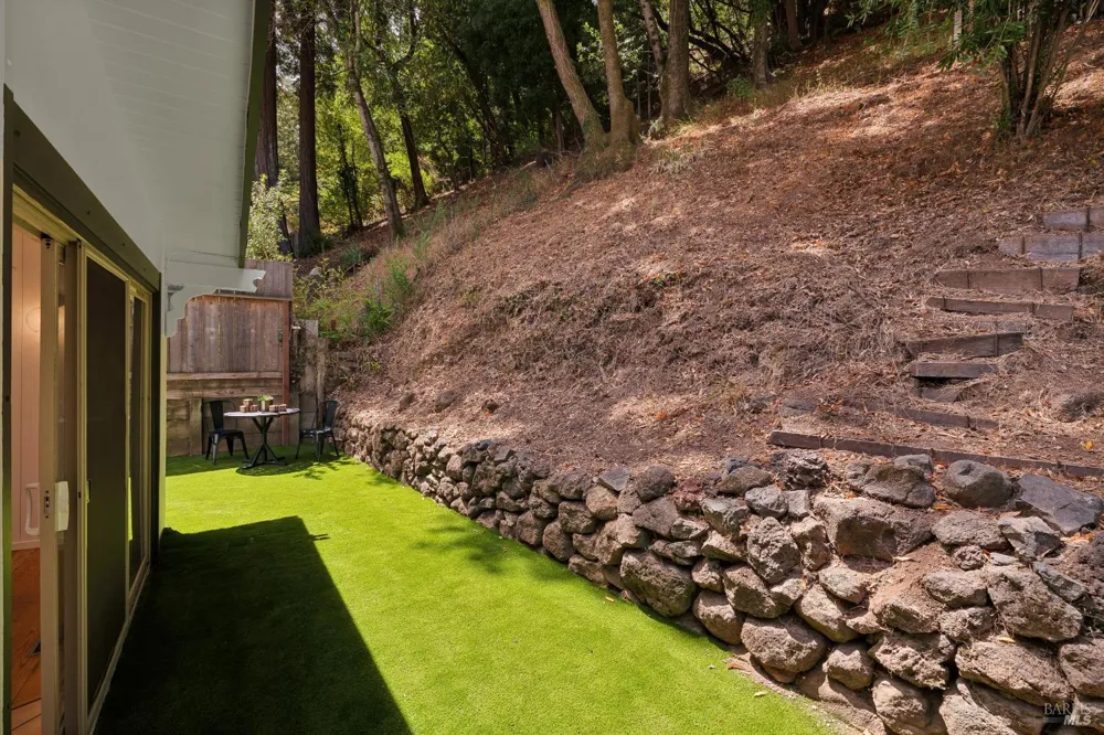 22 Chevy Chase Court Larkspur, CA 94939