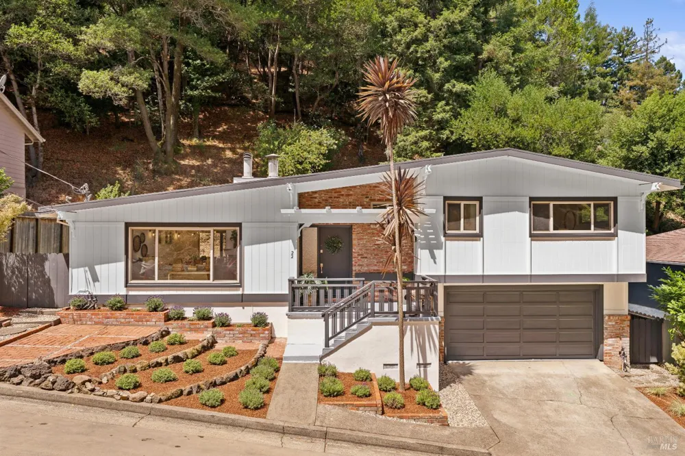 22 Chevy Chase Court Larkspur, CA 94939