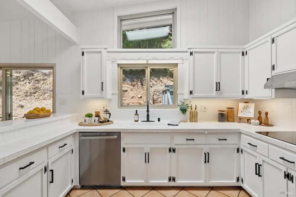22 Chevy Chase Court Larkspur, CA 94939