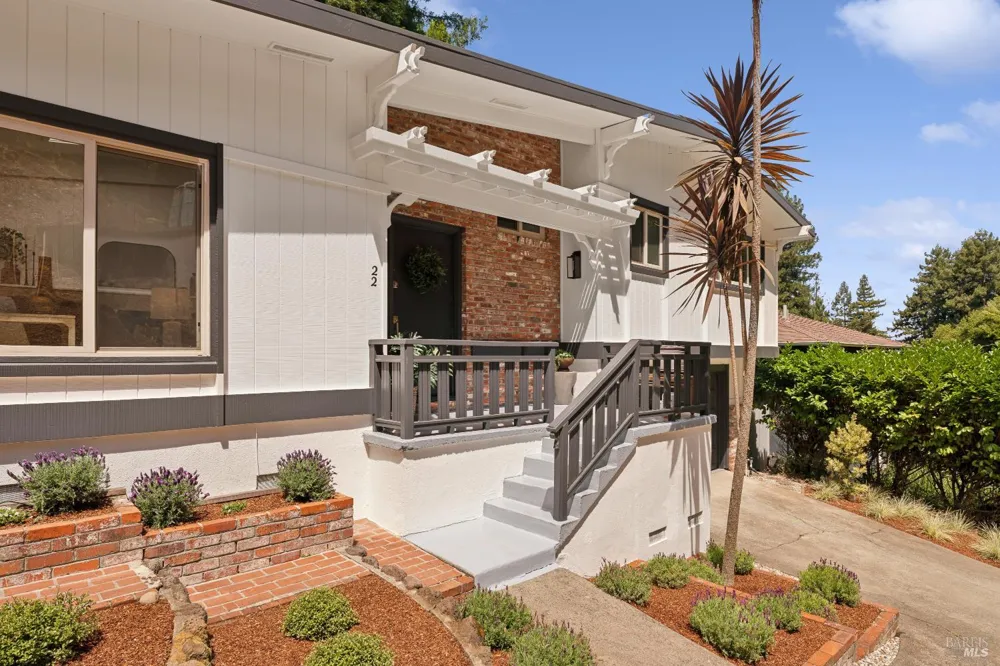 22 Chevy Chase Court Larkspur, CA 94939