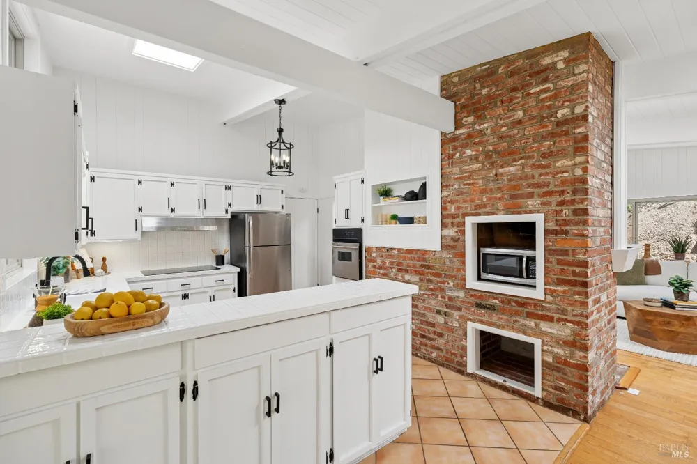 22 Chevy Chase Court Larkspur, CA 94939