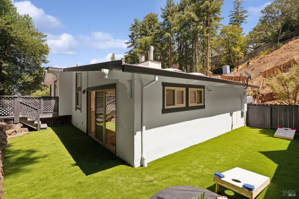 22 Chevy Chase Court Larkspur, CA 94939