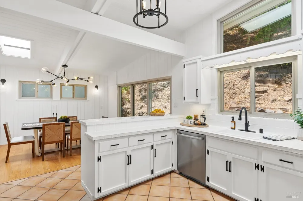 22 Chevy Chase Court Larkspur, CA 94939